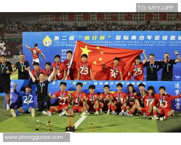 中国小学生足球明星崭露头角助力青少年体育发展与梦想追逐